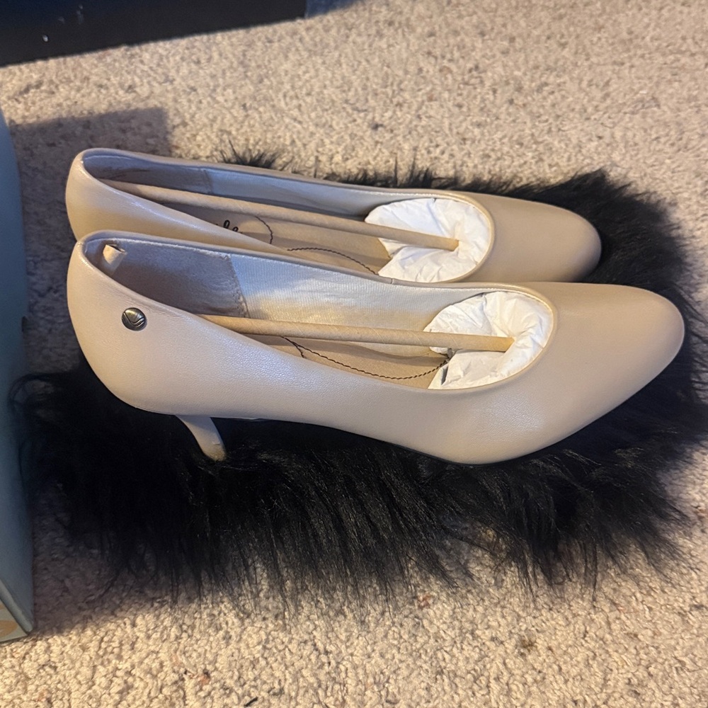 Life Stride Parigi Taupe Vinci Low Heel Pump - Picture 9 of 10